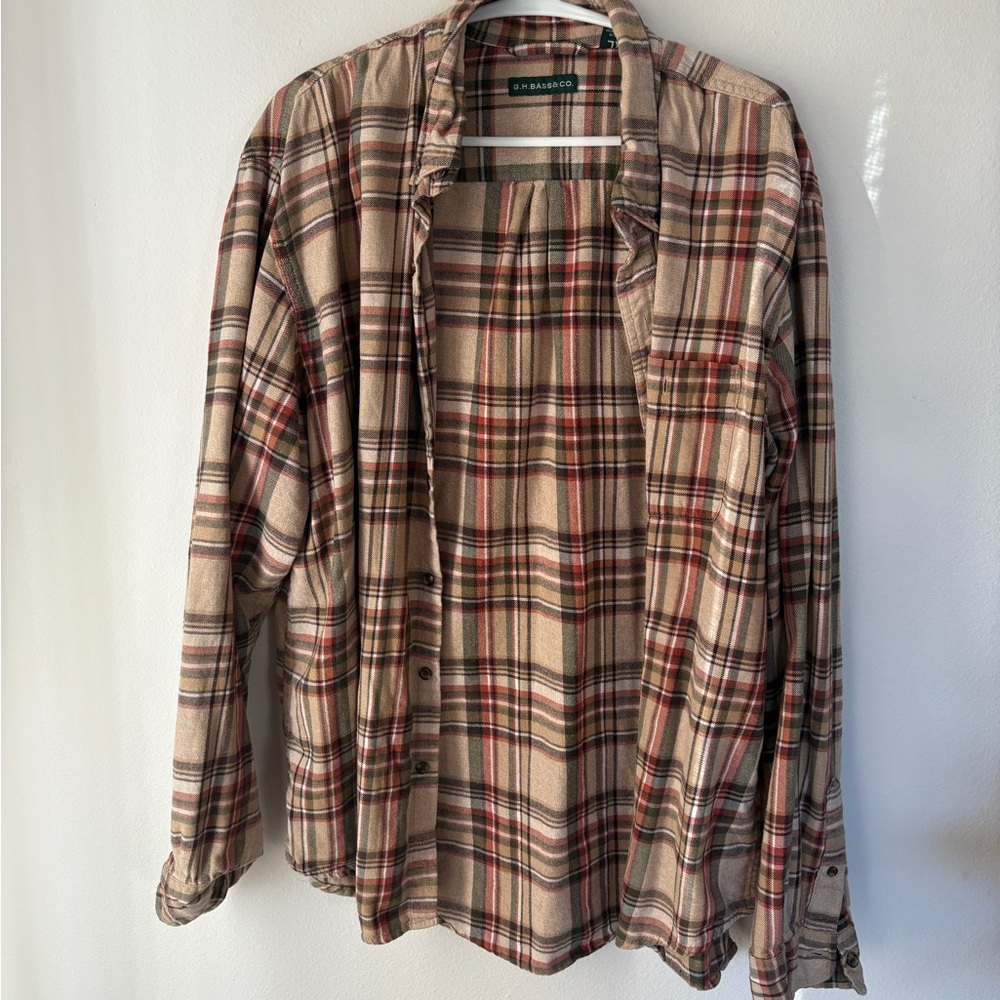 G.H. Bass & Co. Beige and Red Plaid Flannel